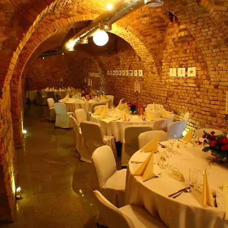 Hotel Kolegiacki 4*