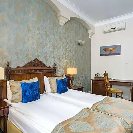 Hotel Kolegiacki 4*