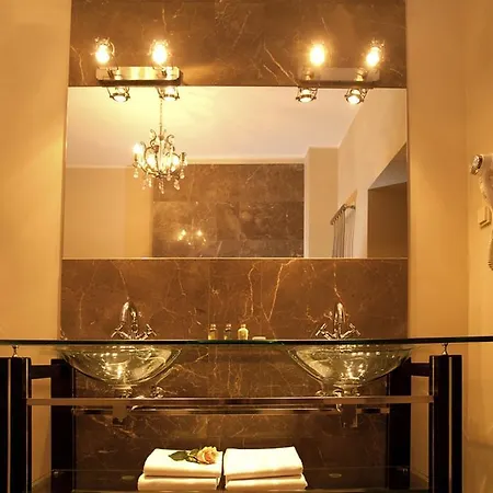 فندق Kolegiacki 4*